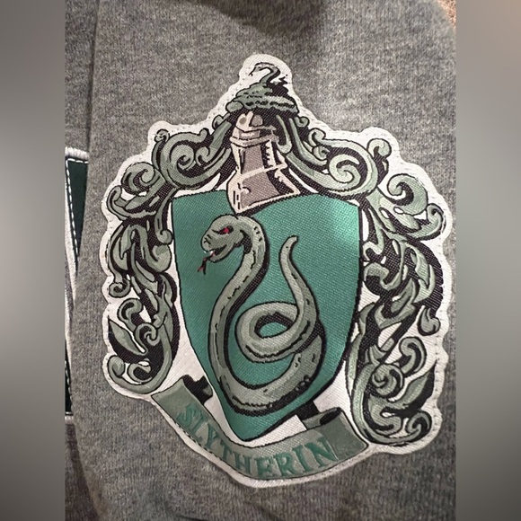 Universal Studios Harry Potter Gray Slytherin Sweatshirt, medium, EUC, green - Picture 5 of 7